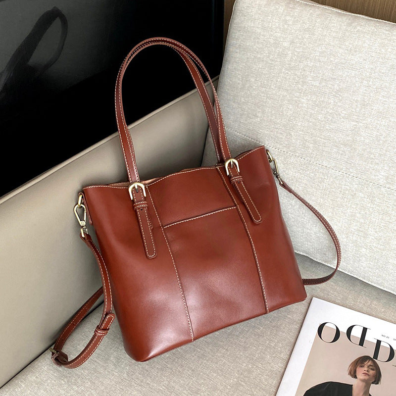 Leather tote bag ID pocket detail