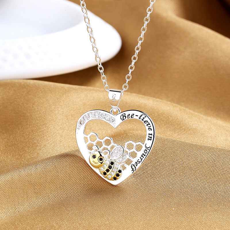 Sunflower and bee heart necklace — primary view Huvudsaklig produktbild