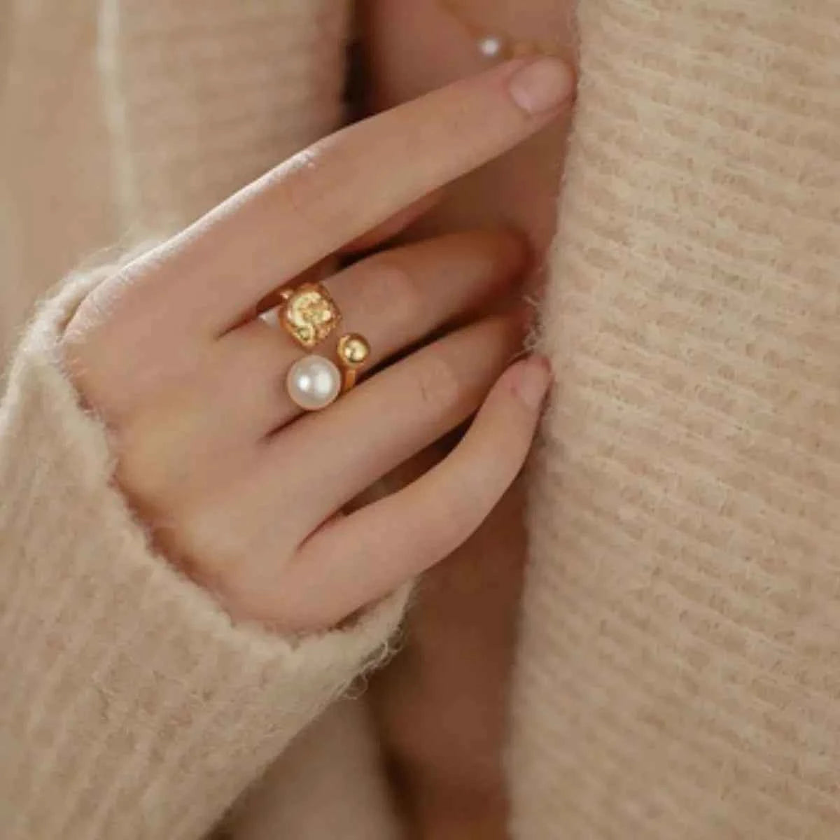 Cutout Ring 18K Gold-Plated Stainless Steel Secondary image