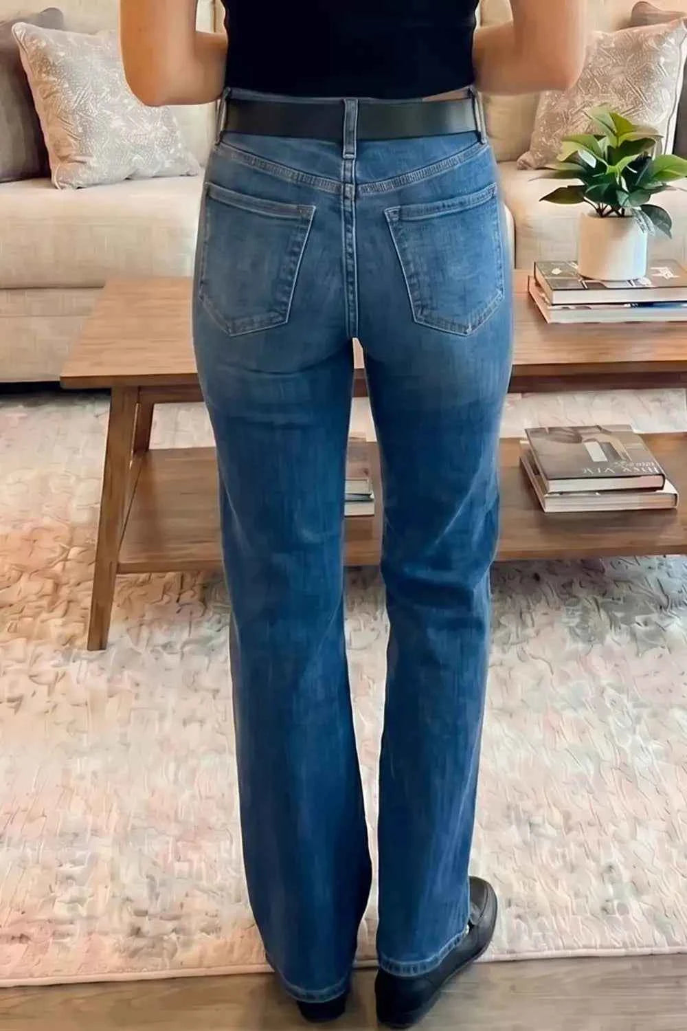 Stylish Modern Shift Jeans Secondary image