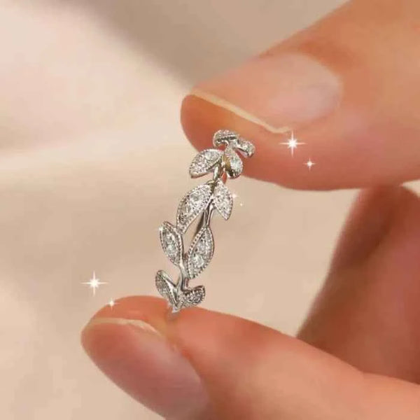 Nature-inspired leaf ring in 925 sterling silver — primary view