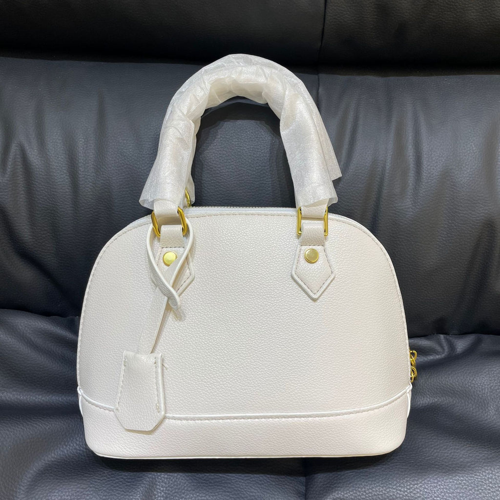 Shell crossbody bag zipper closure detail