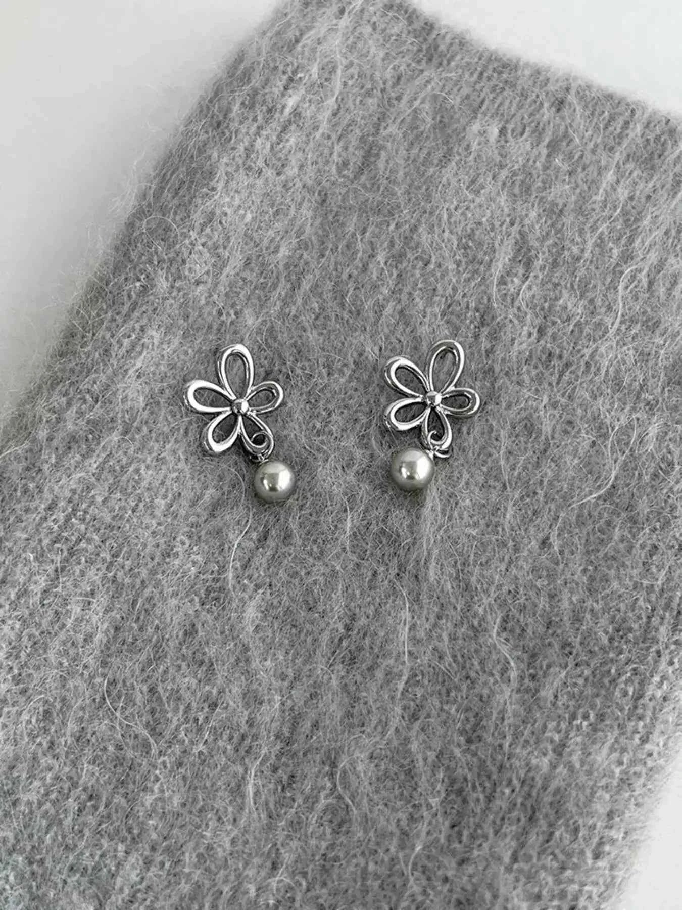 Flower pearl drop earrings in 925 silver — additional view 5