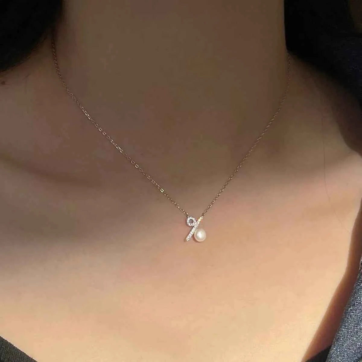 Percent Sign Pendant Necklace with Pearl-Style Bead Sekundär produktbild