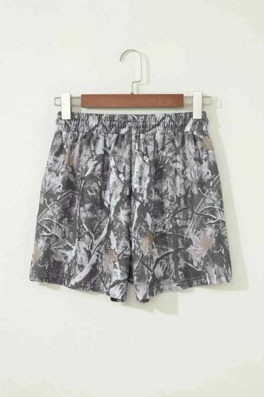 Abstract Maple Leaf Printed Tie Elastic Waist Shorts - Splashis