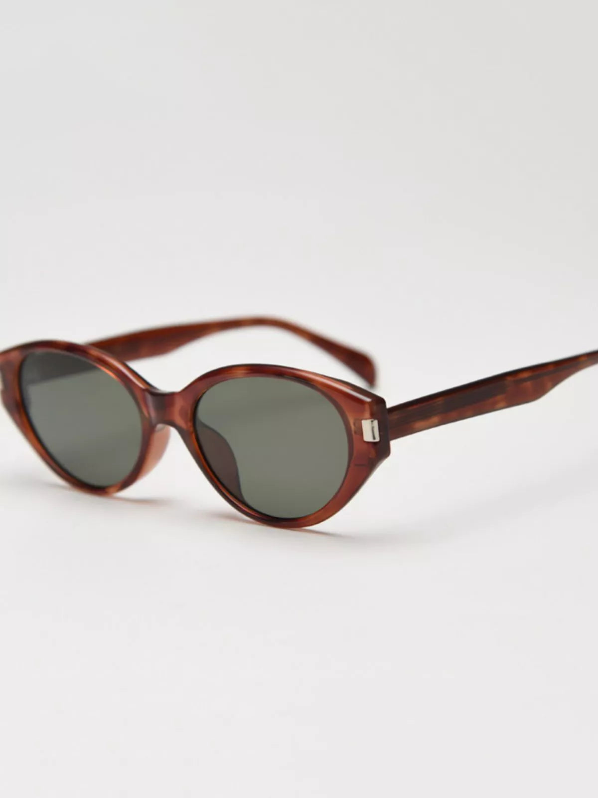 Lightweight Cat-Eye Sunglasses Secondary image