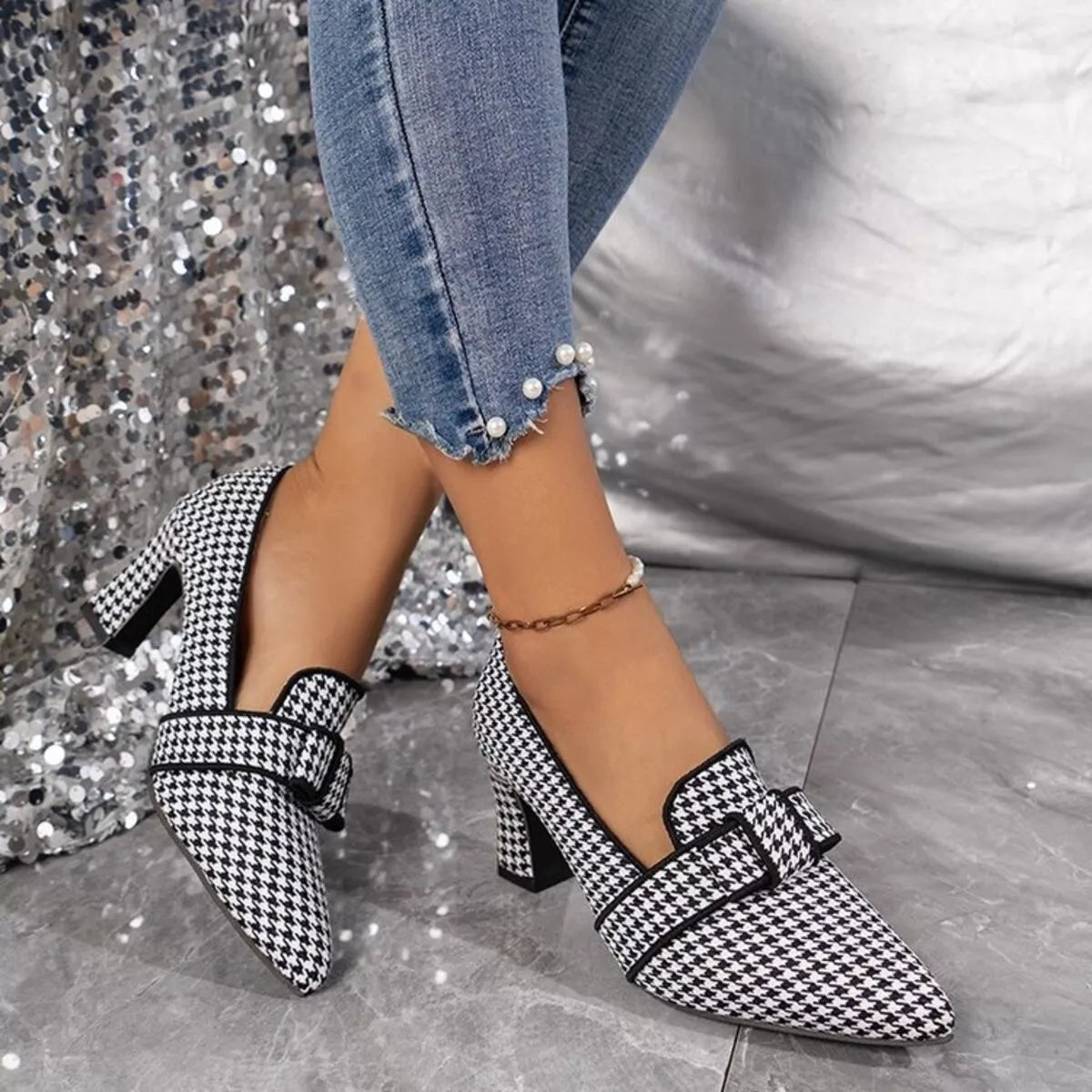Point Toe Block Heels Pumps Secondary image