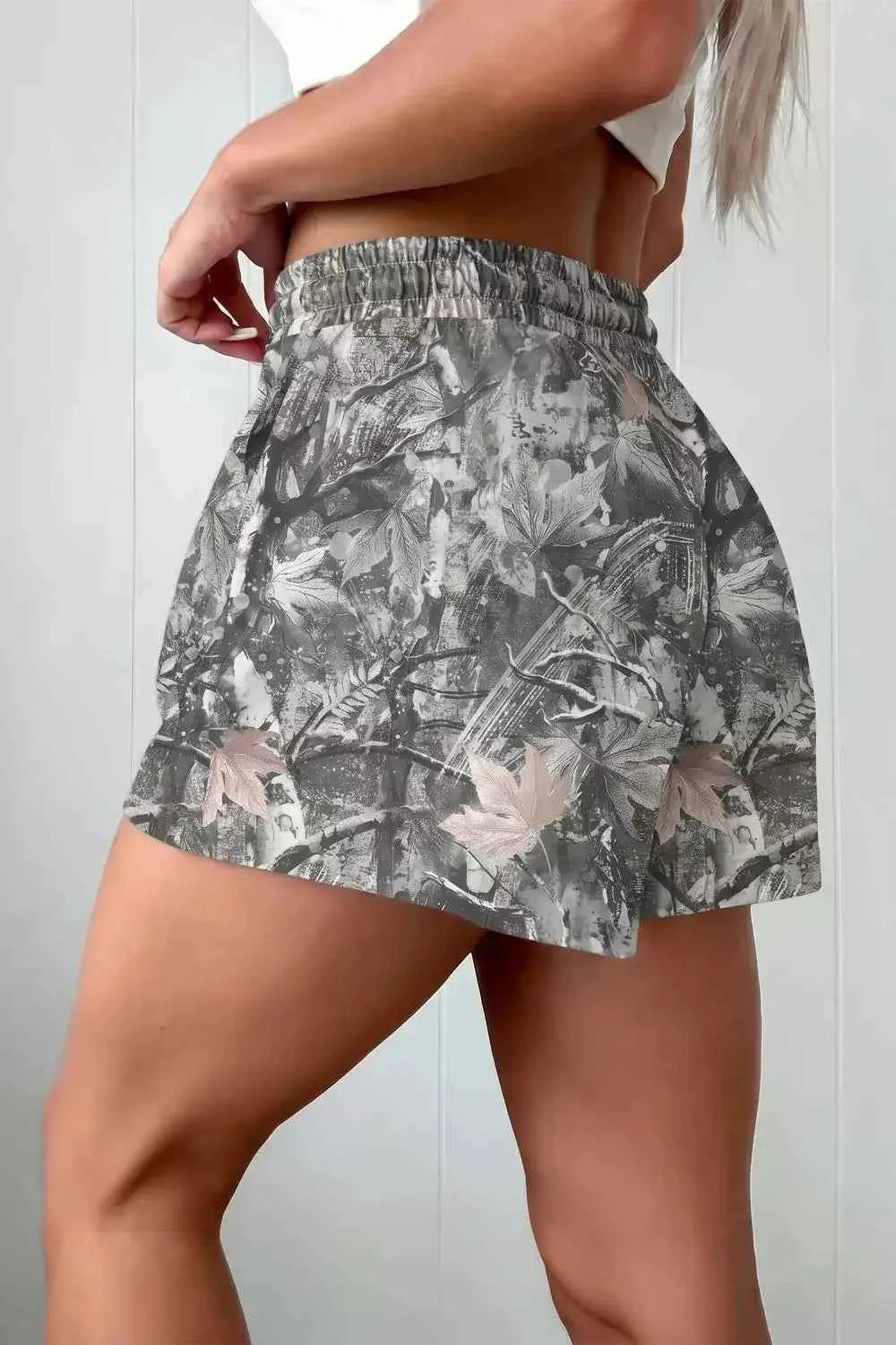 Abstract Maple Leaf Printed Tie Elastic Waist Shorts - Splashis