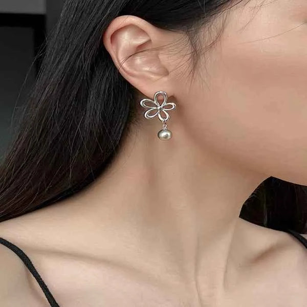 Flower pearl drop earrings in 925 silver — primary view