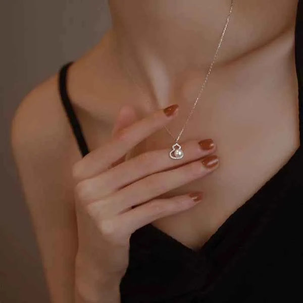 Freshwater pearl gourd necklace in 925 silver — primary view