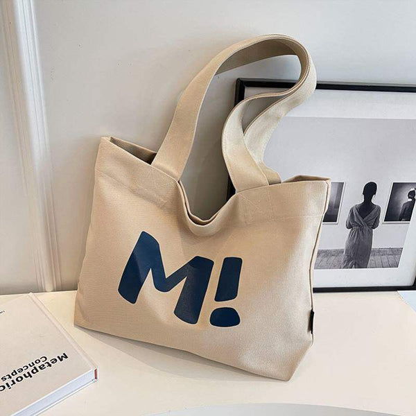 Bear print tote bag zipper closure detail
