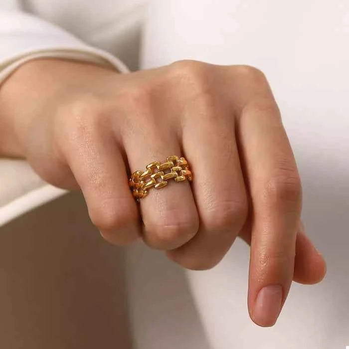 Cutout ring in 18K gold-plated finish — primary view Main image
