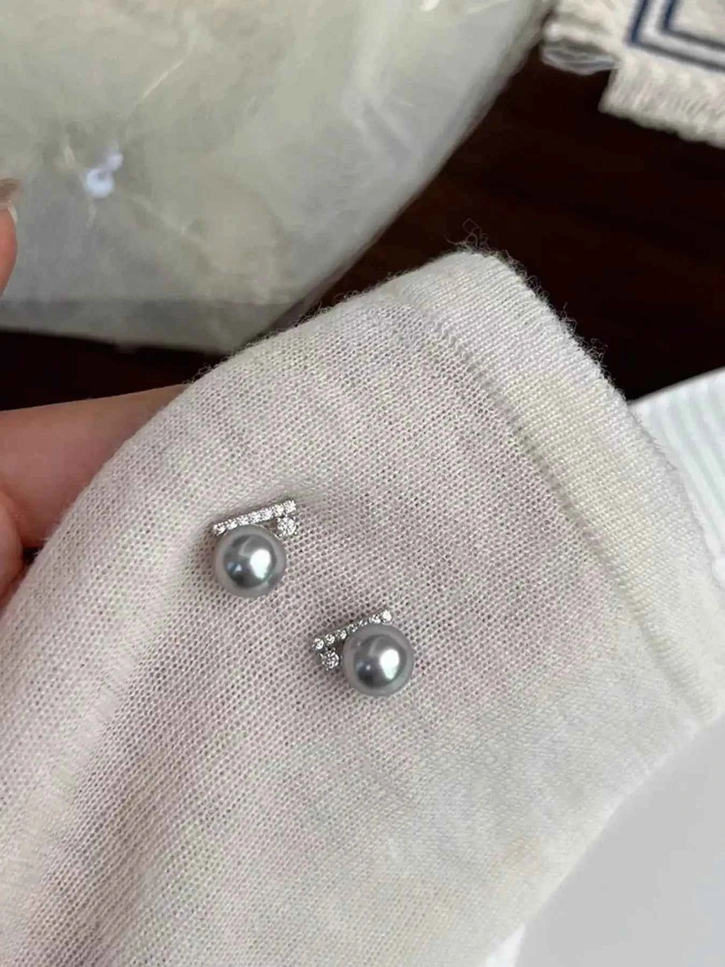 Pearl and zircon stud earrings in 925 silver — additional view 4