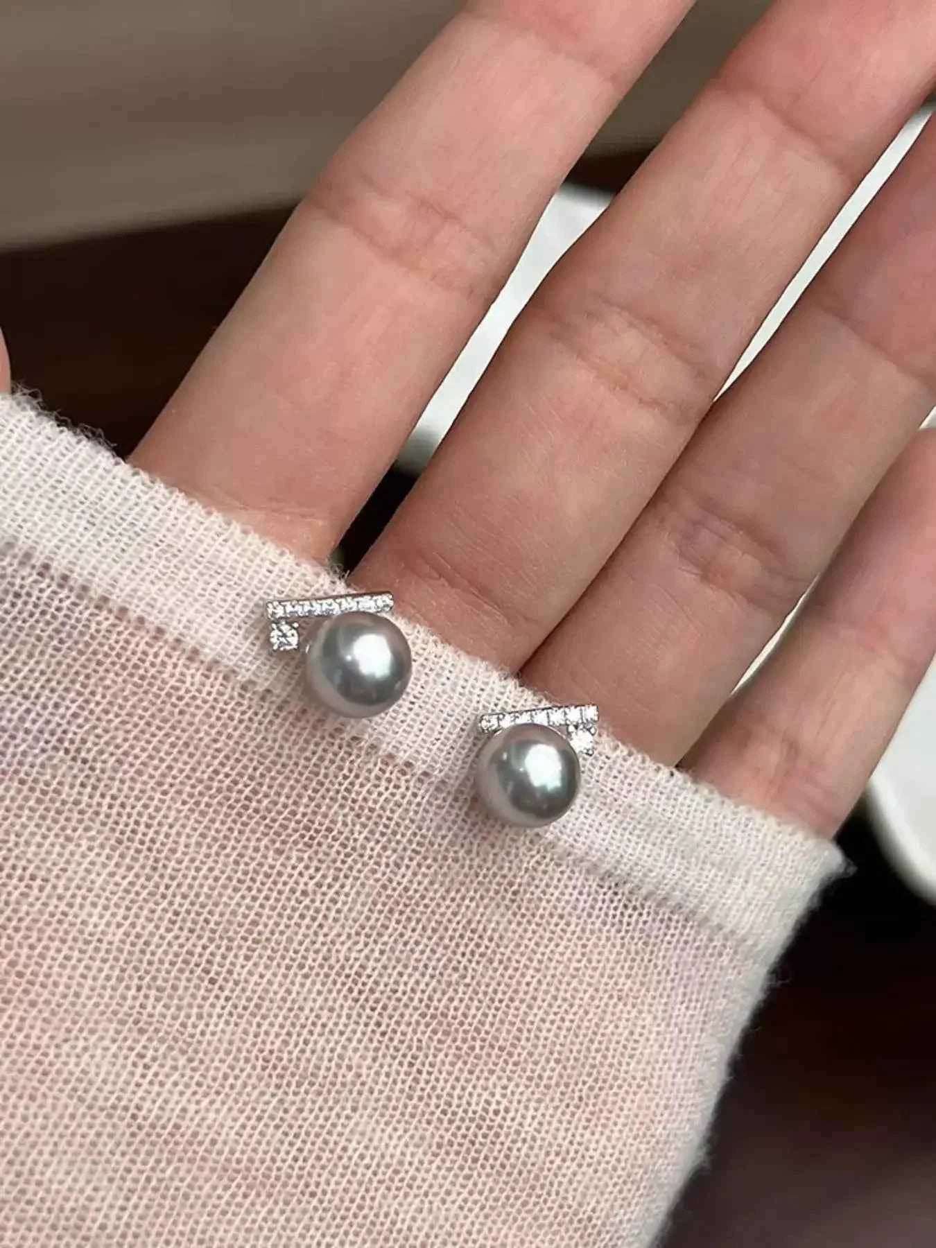 Pearl and zircon stud earrings in 925 silver — additional view 2
