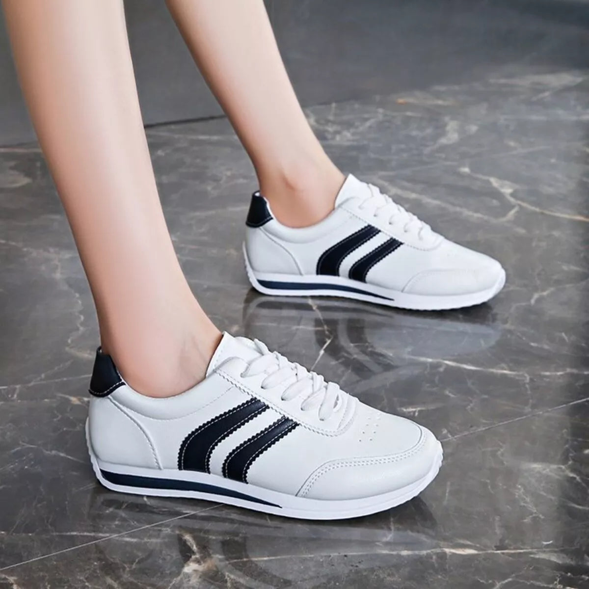 Round Toe Lace Up Sneakers - Blue/Wine Red Secondary image
