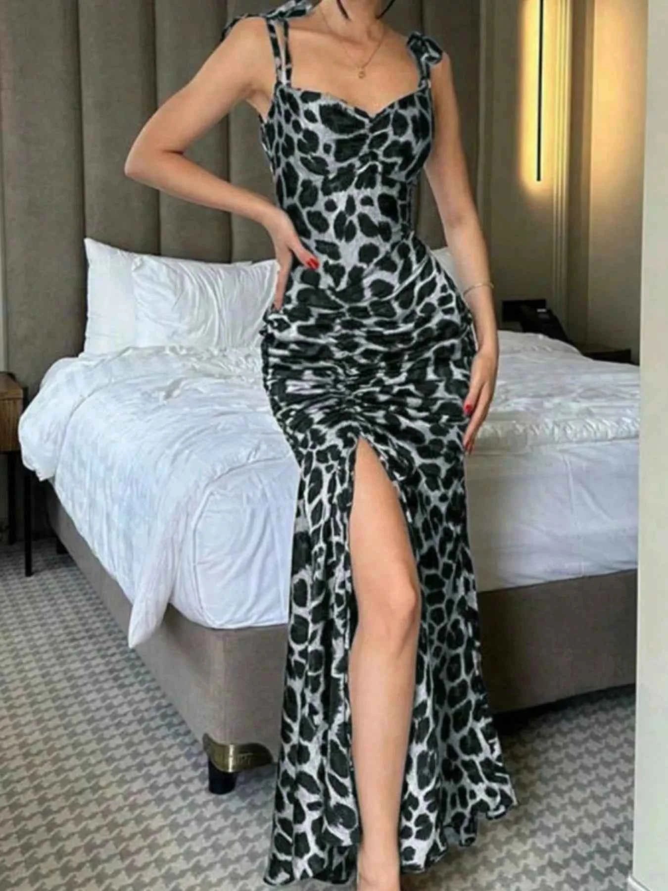 Chic Sweetheart Neck Ruched Cami Dress Secondary image