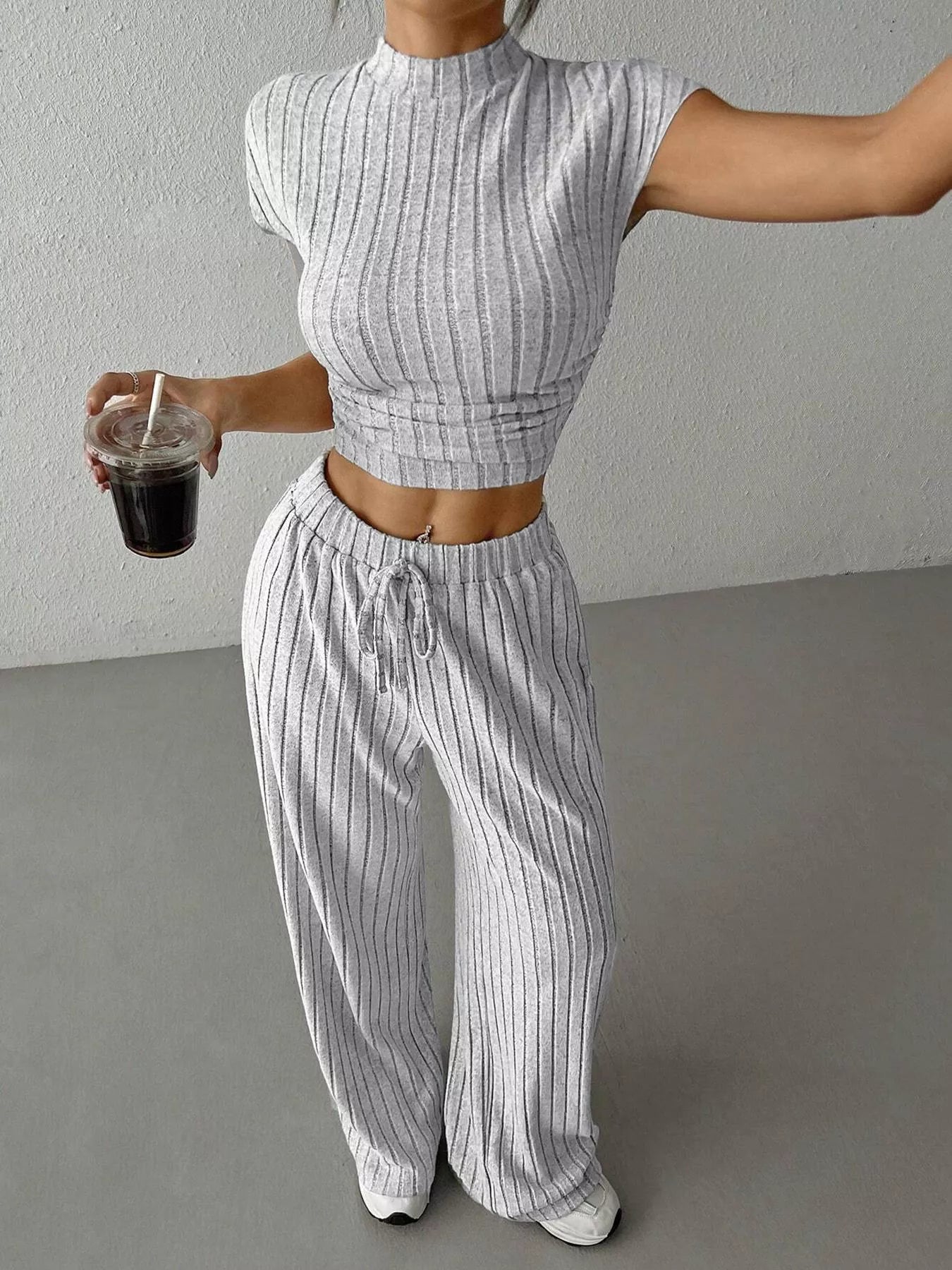 Model wearing the Ribbed Knit Top and Wide Leg Pants Set 主图