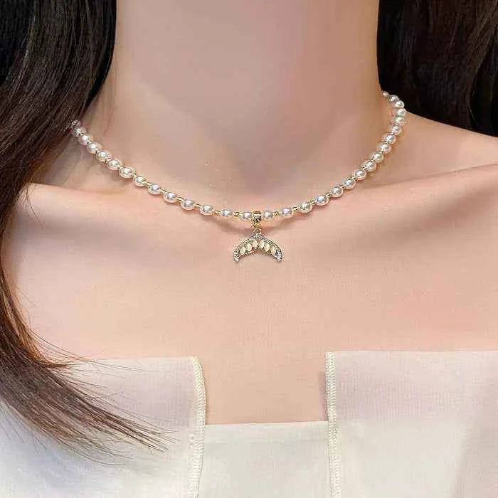 Mermaid tail pendant necklace with pearl and zircon — primary view Huvudsaklig produktbild