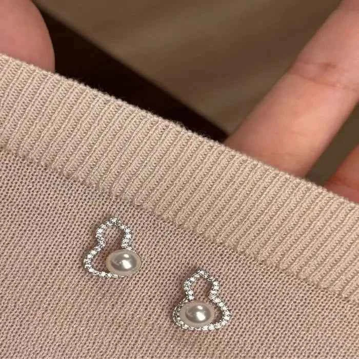 Unique Pearl Gourd Stud Earrings Secondary image