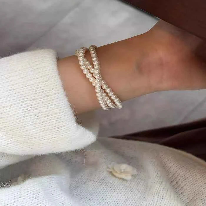 Elegant Three Layers Pearl Bracelet Secondary image