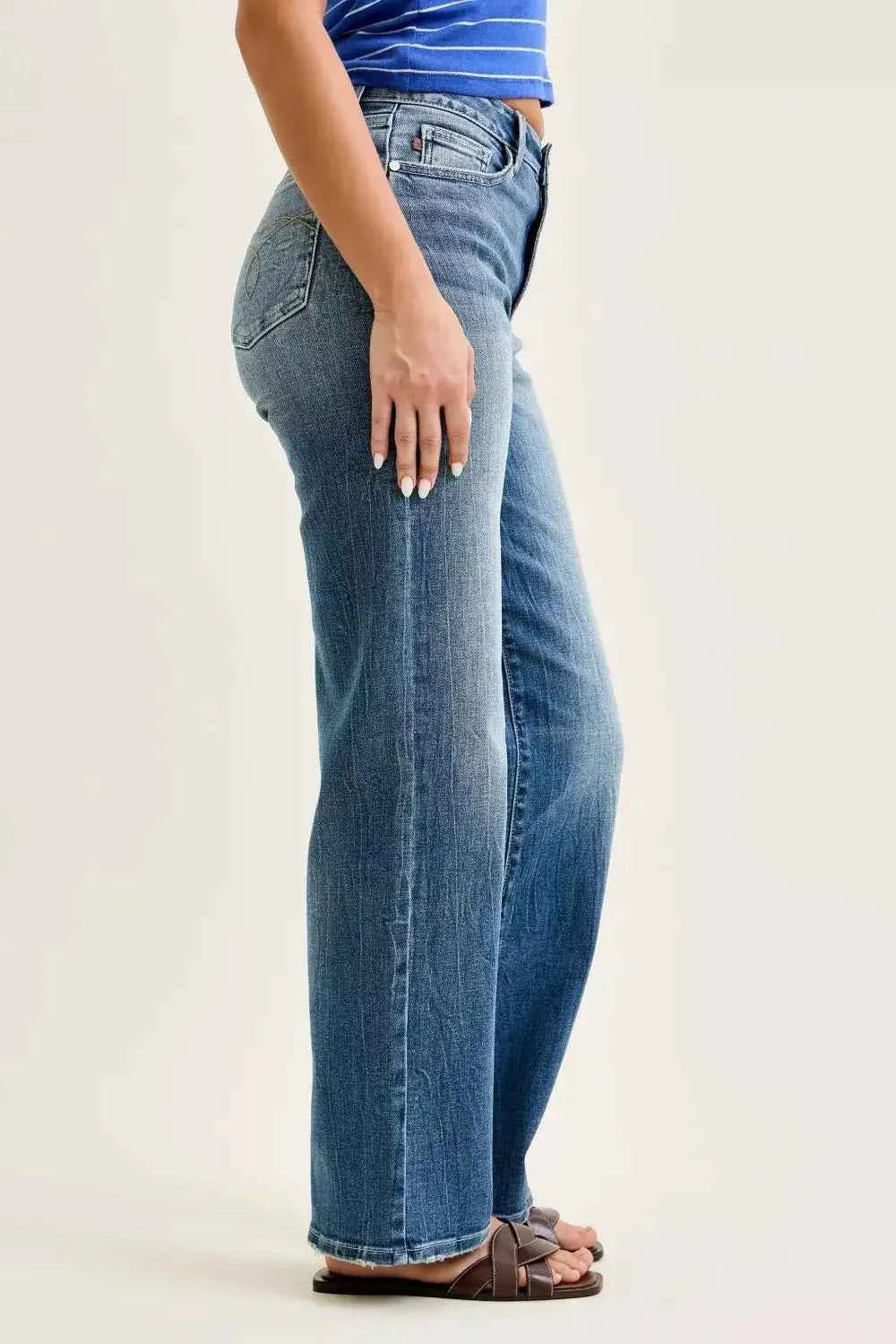 Mid Rise 90s Straight Jeans Secondary image