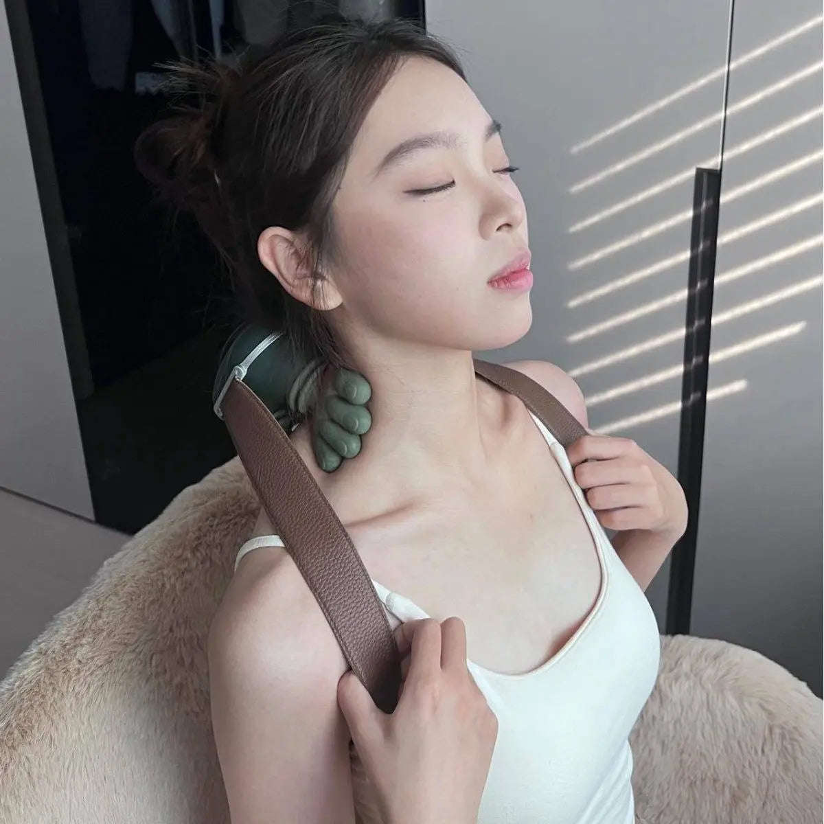 Heated Neck & Shoulder massager Splashis airplane-essentials anxiety-relief arthritis-relief battery-powered birthday-gift cervical-massager cervical-pain-relief chiropractor-alternative christmas-gift chronic-pain-management